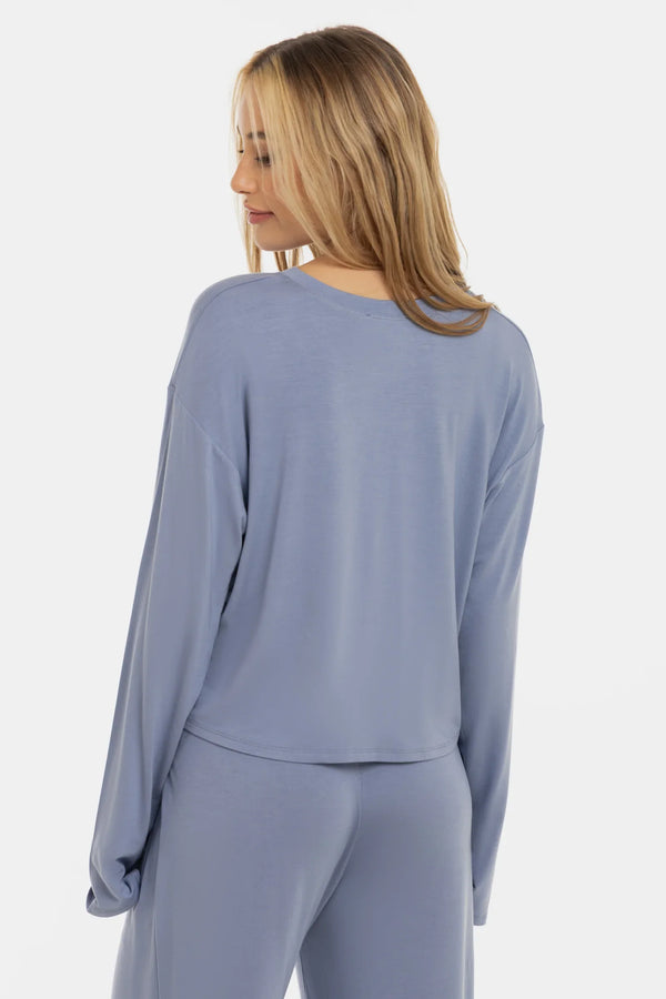 Měkký těhotenský crop top s dlouhým rukávem z modalu - pastelově modrá