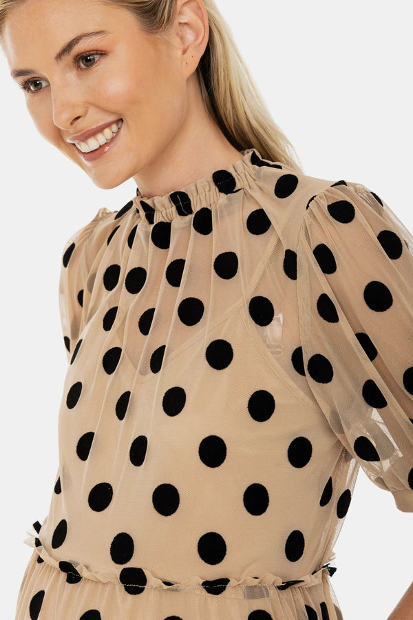 Vzdušné těhotenské šaty z puntíkovaného tylu – béžové
