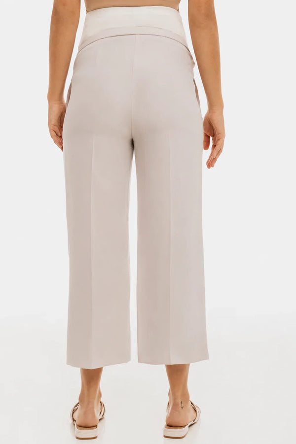 Elegantní těhotenské 7/8 kalhoty se sklady – béžové