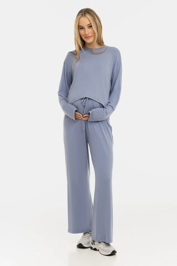 Měkké těhotenské kalhoty s rozšířenými nohavicemi z modalu – pastelově modré
