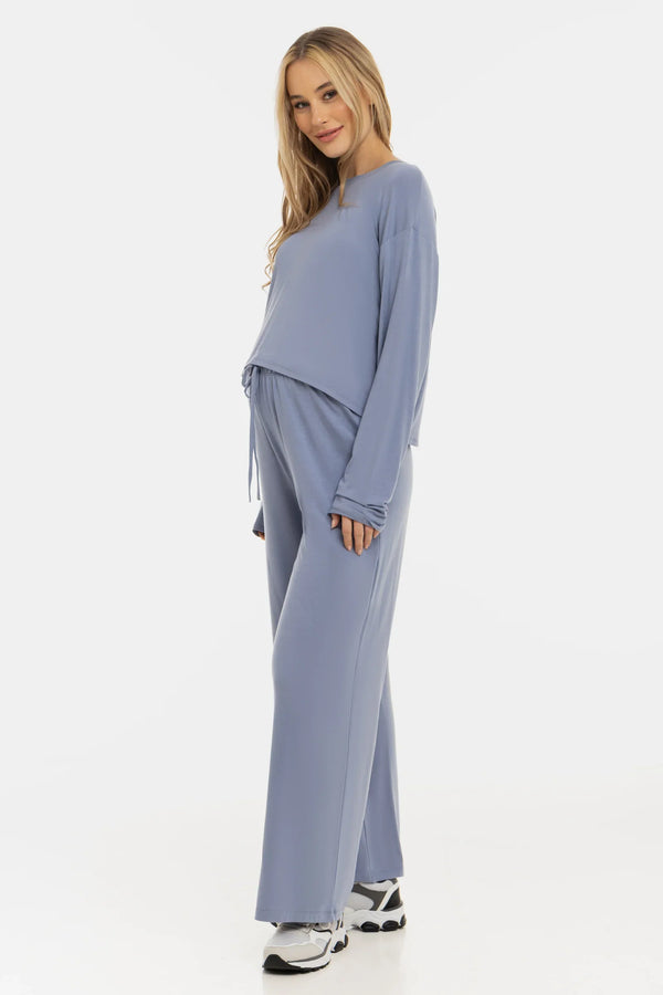 Měkké těhotenské kalhoty s rozšířenými nohavicemi z modalu – pastelově modré