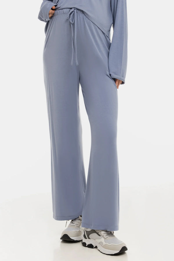 Měkké těhotenské kalhoty s rozšířenými nohavicemi z modalu – pastelově modré