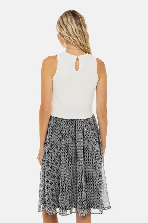 Elegantní šaty s bílým bavlněným žebrovaným topem a vzdušnou sukní - béžové