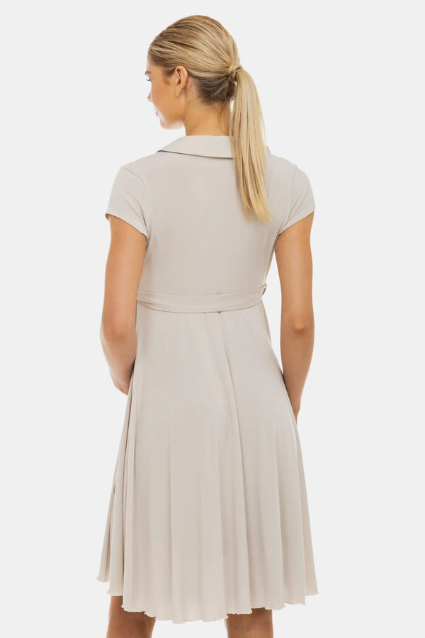 Vzdušné těhotenské a kojicí šaty s překříženým výstřihem – béžové