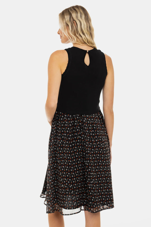 Elegantní šaty s černým bavlněným žebrovaným topem a vzdušnou květovanou sukní