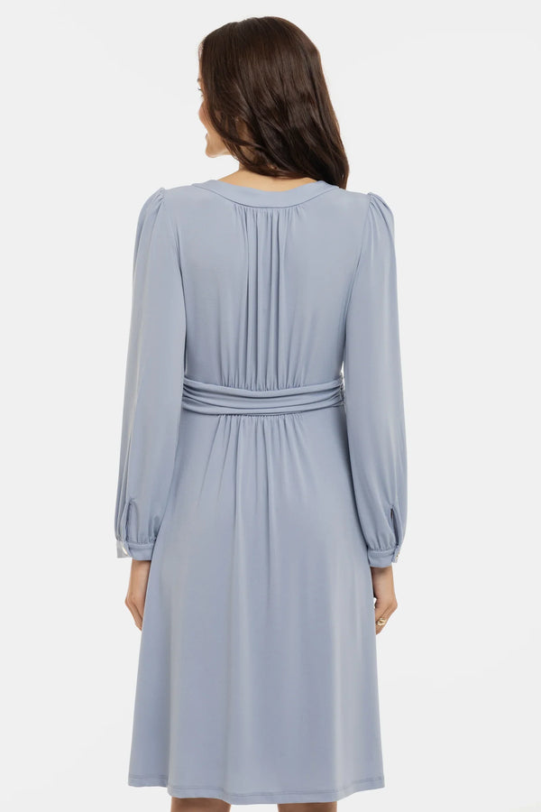 Elegantní těhotenské šaty s nabíráním - pastelově modré