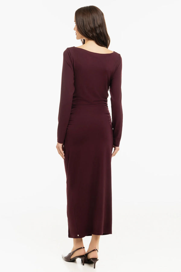 Elegantní dlouhé šaty s řasením – bordó