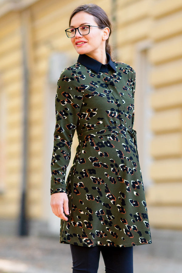 Těhotenské a kojicí šaty se vzorem a límečkem