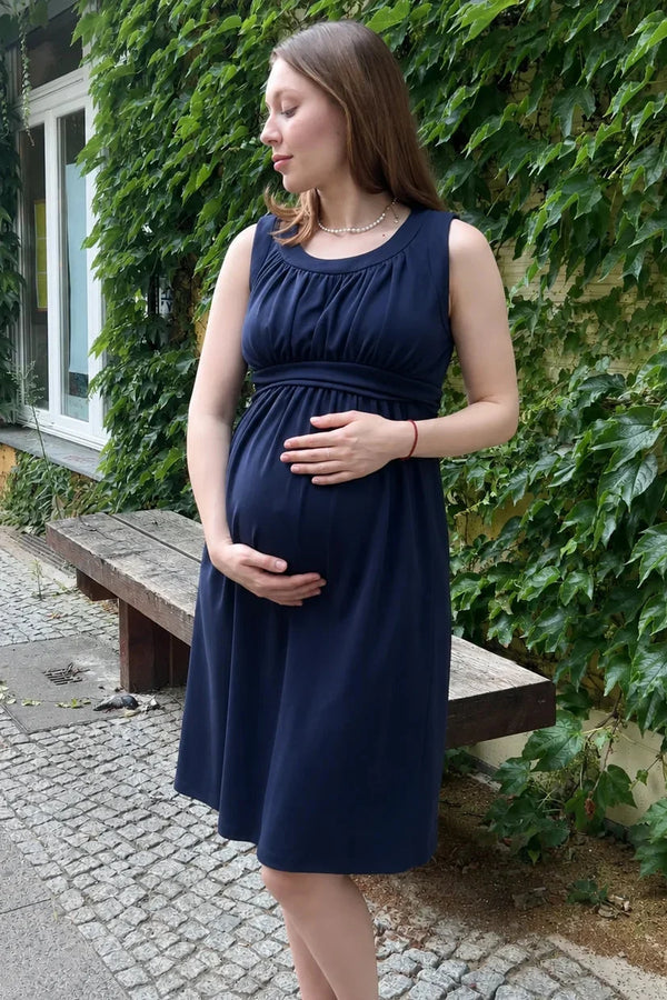Elegantní těhotenské šaty s řaseným páskem – tmavě modré